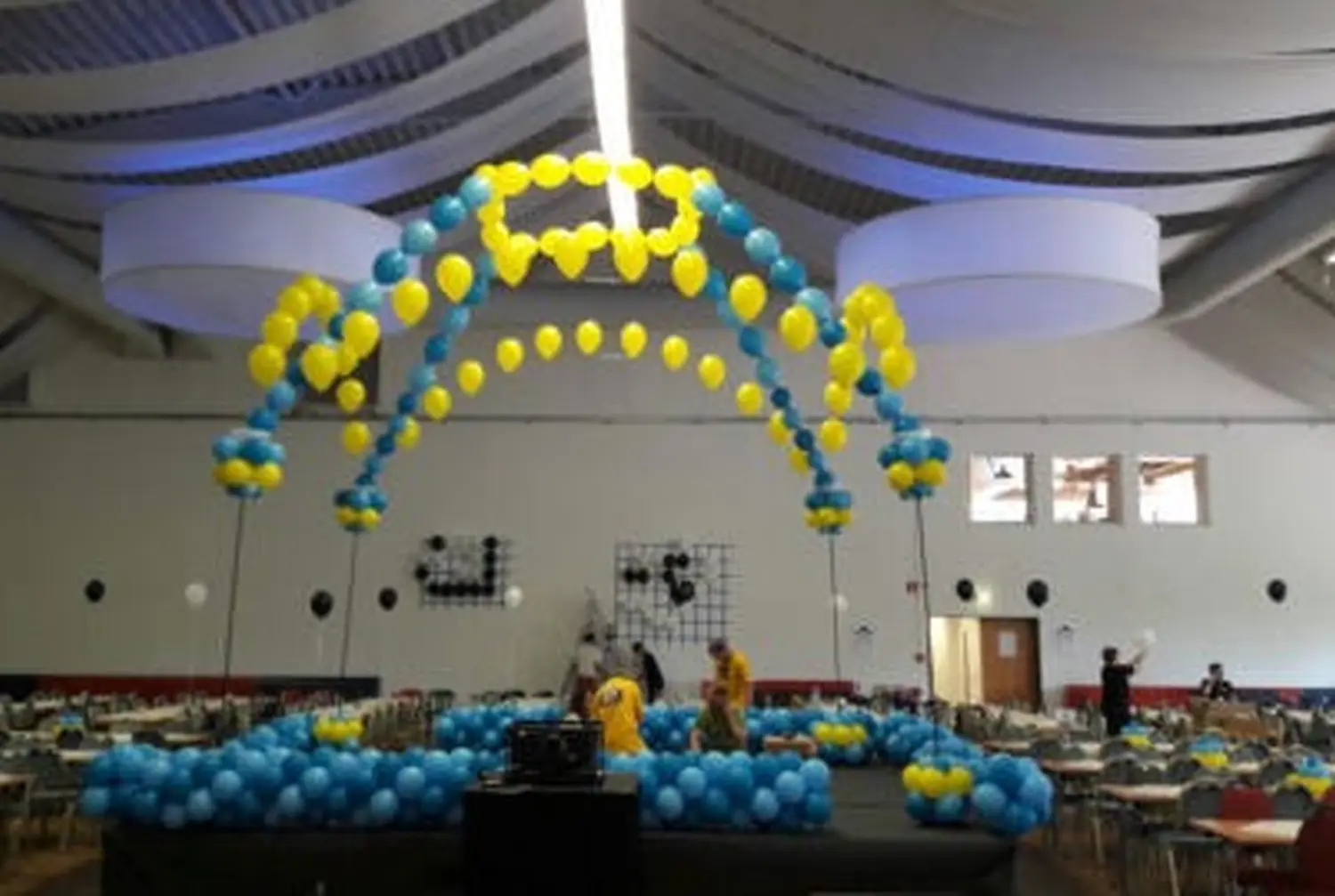 Ballon Moments - Dekoration -Gelb türkiser Ballonpavillon über Festsaal