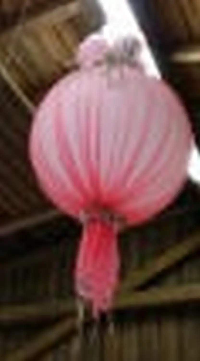 Ballon Moments - Dekoration - Großer rosa Luftballon mit Blumendeko hängend