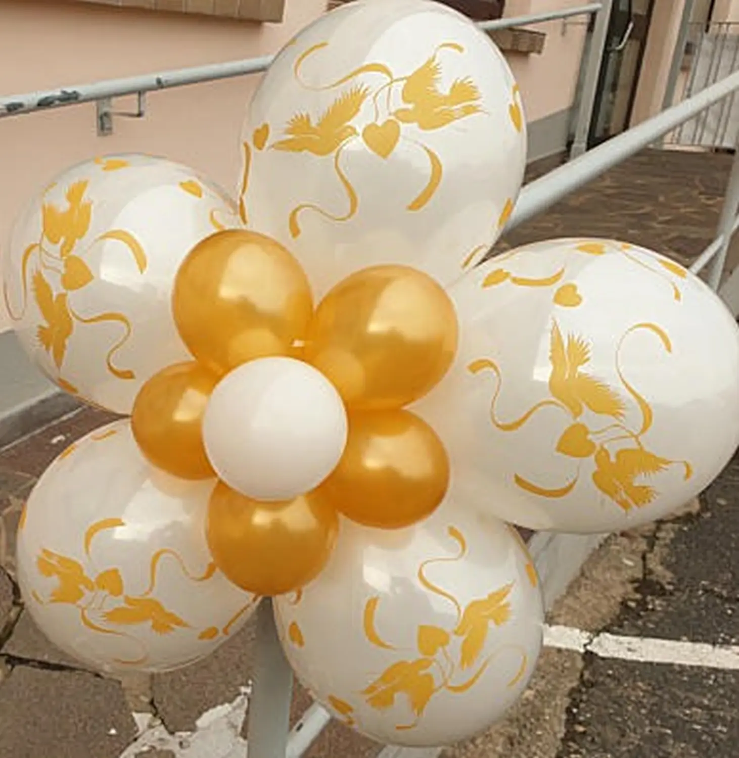 Ballon Moments - Dekoration - Goldene Blumendekoration aus Luftballons