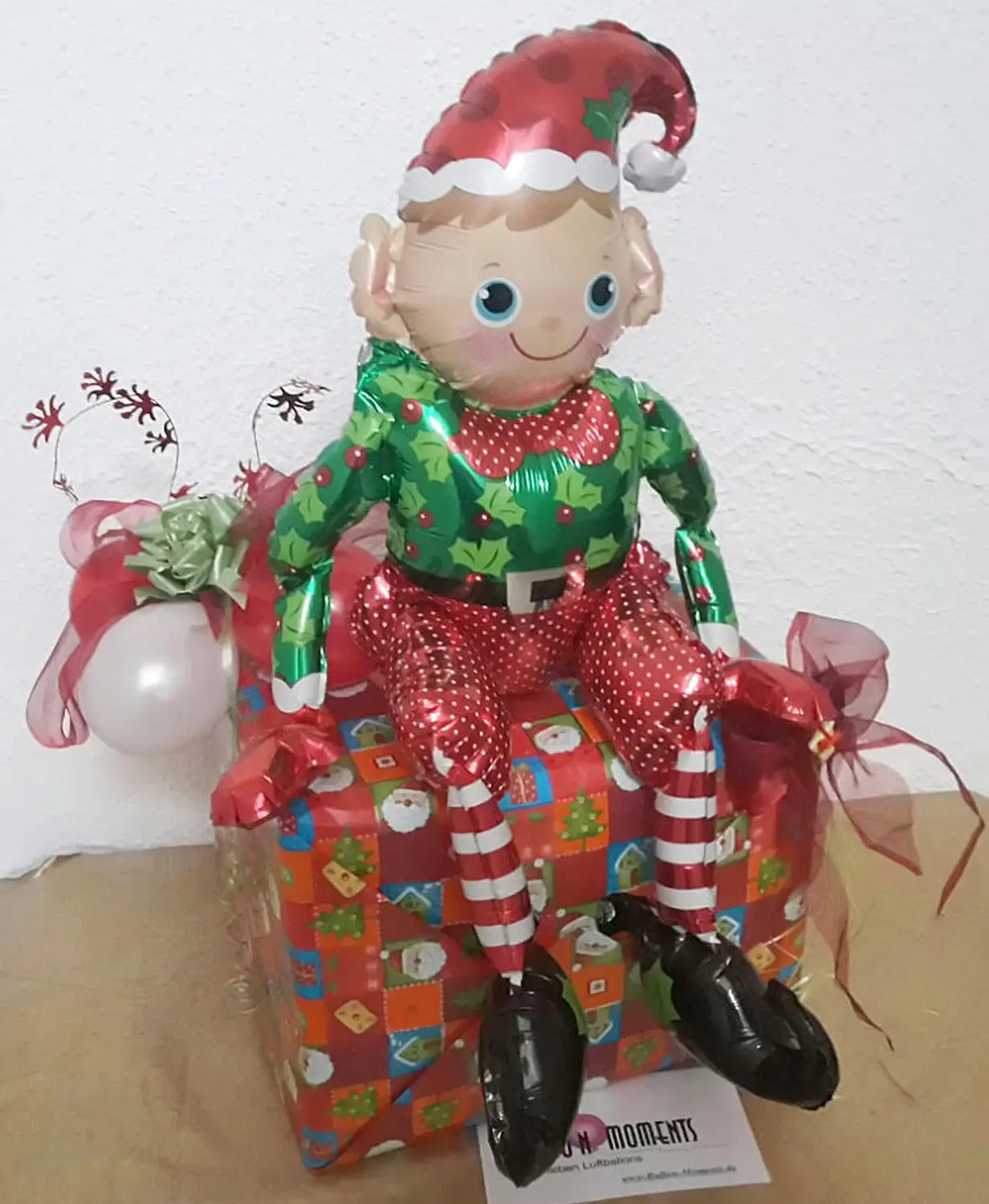 Ballon Moments - Dekoration - Weihnachtsballon und Geschenk