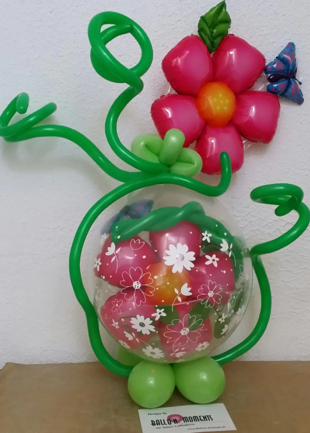 Ballon Moments - Dekoration -Blumenfigur aus Luftballons mit pinker Blüte