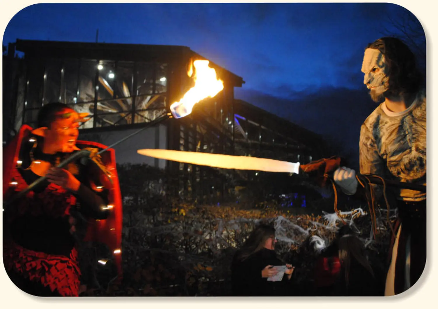 Moments Veranstaltungsagentur - Feuershow mit Animationskünstlern