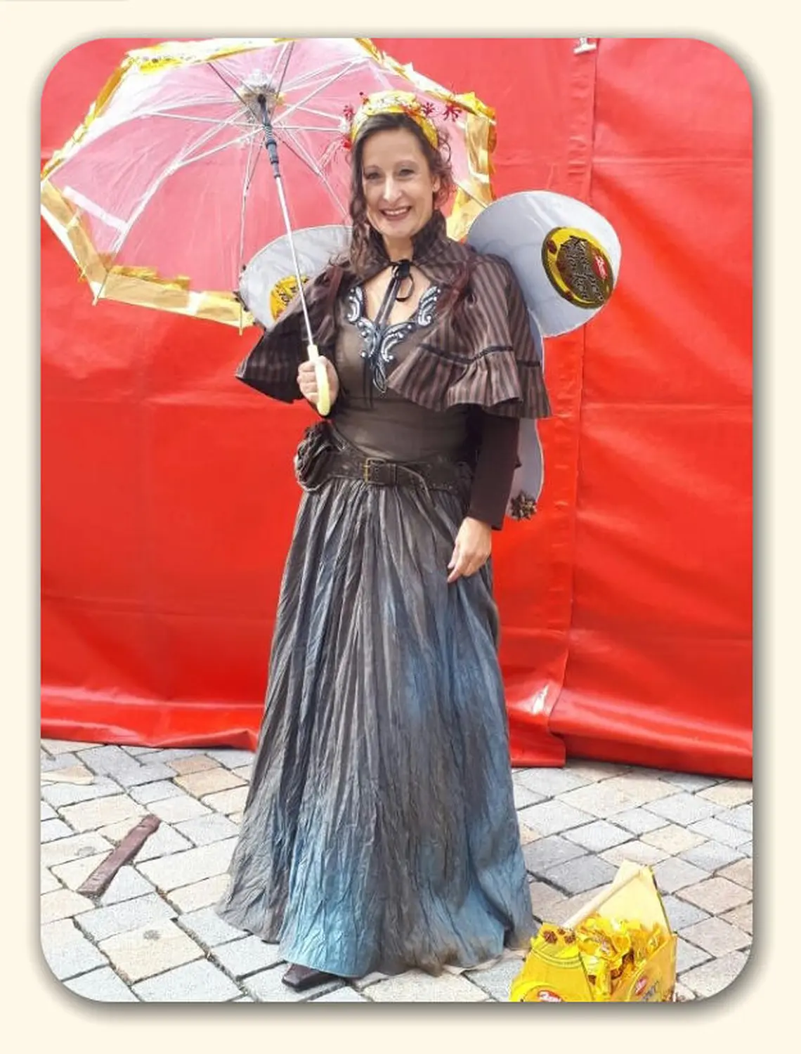 Moments Veranstaltungsagentur - Viktorianisches Kleid mit Sonnenschirm