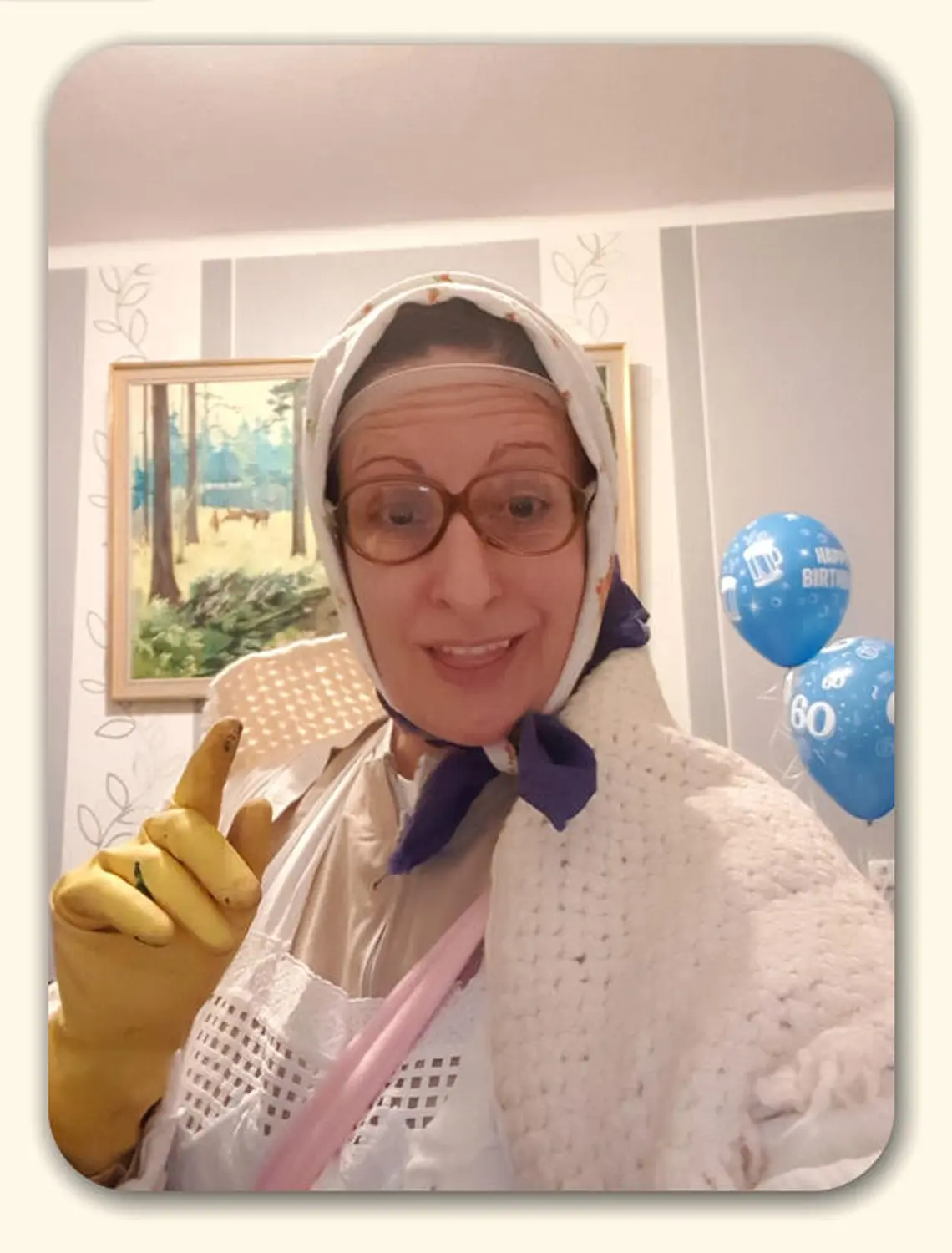 Moments Veranstaltungsagentur -  Komische Oma-Verkleidung mit Brille