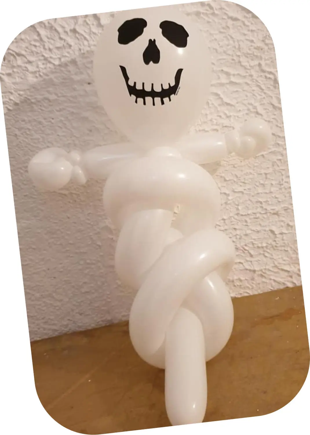 Moments Veranstaltungsagentur - Ballonfigur Skelett zu Halloween