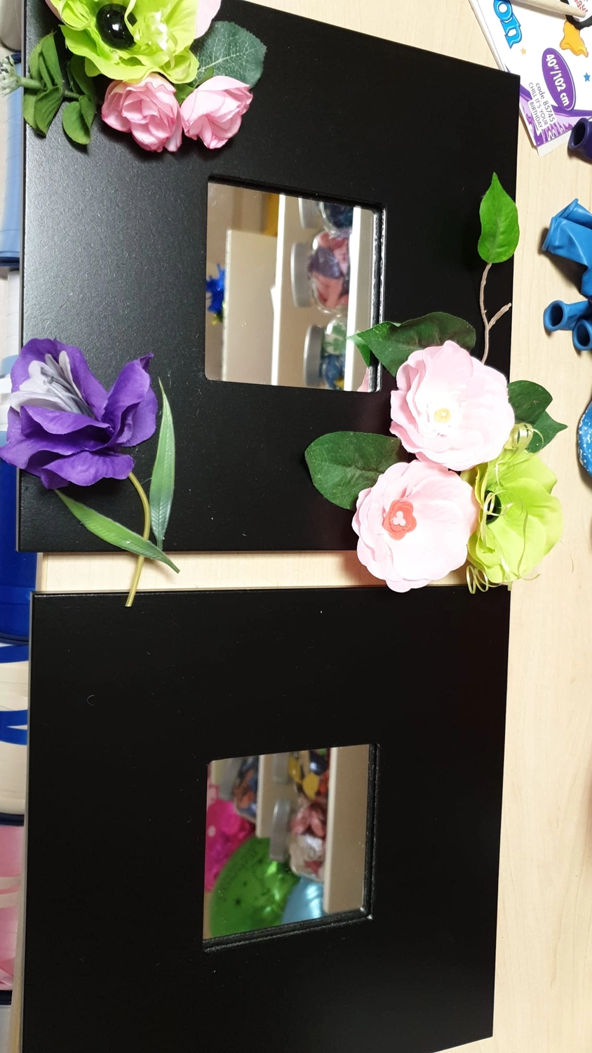 Moments Veranstaltungsagentur -  Bastelrahmen mit Blumendeko