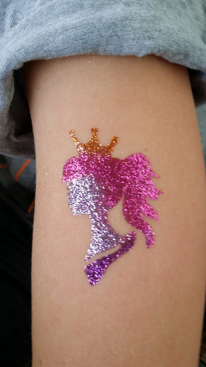 Moments Veranstaltungsagentur - Barbie Glitzer Tattoo