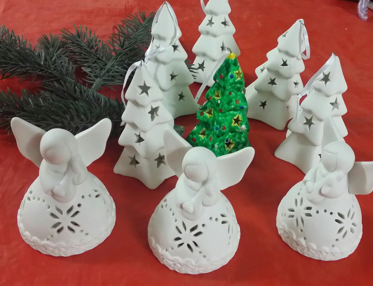 Moments Veranstaltungsagentur - Weihnachtliche Porzellanfiguren als Deko