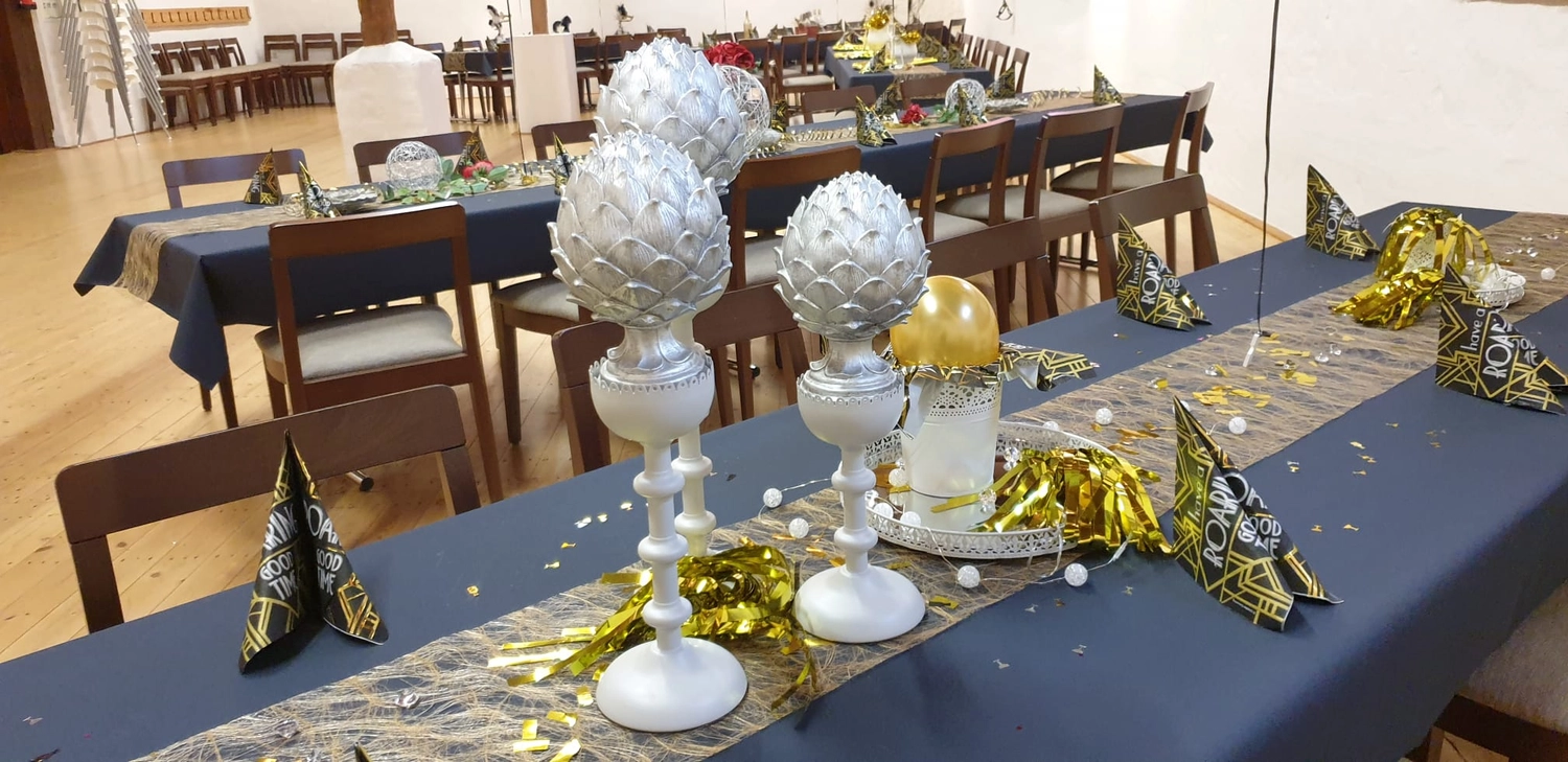 Moments Veranstaltungsagentur -  Tischdeko mit Artischocken-Kerzenständern