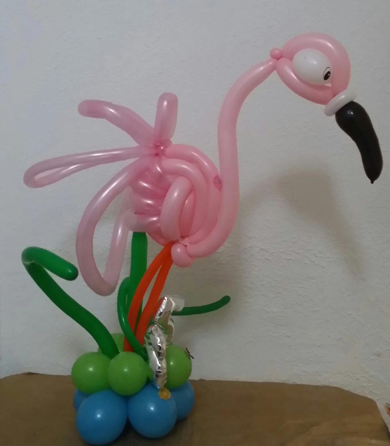 Moments Veranstaltungsagentur - Ballonfigur Flamingo mit Sockel