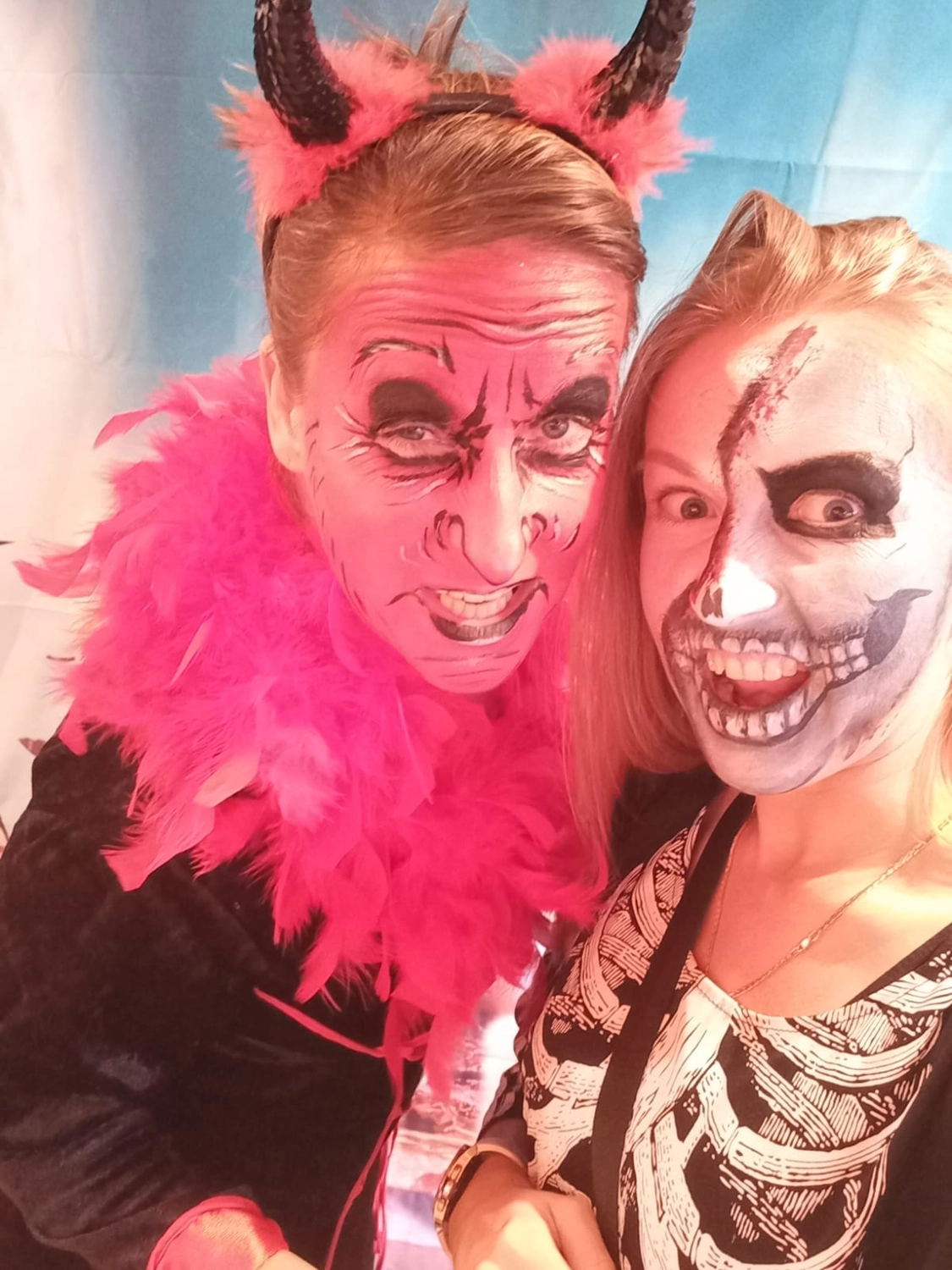 Moments Veranstaltungsagentur - Horror-Schminke bei Mutter und Tochter