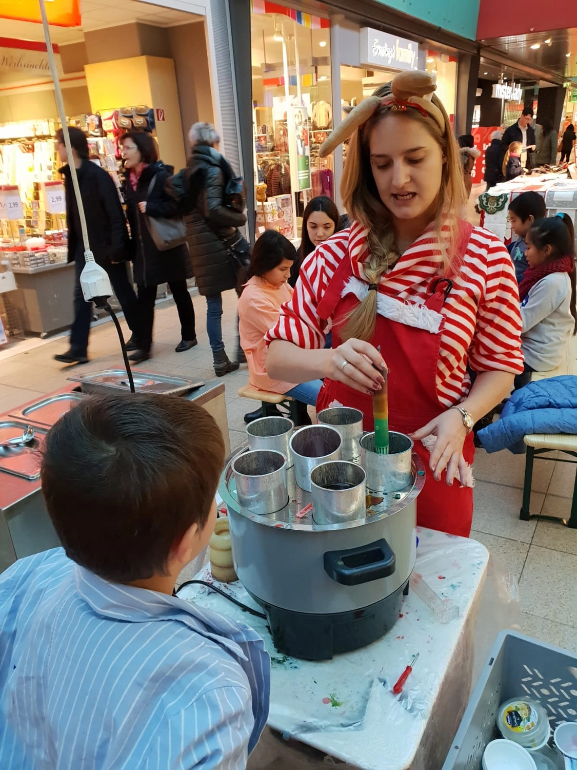 Moments Veranstaltungsagentur -  Kerzengießen mit Kindern im Center