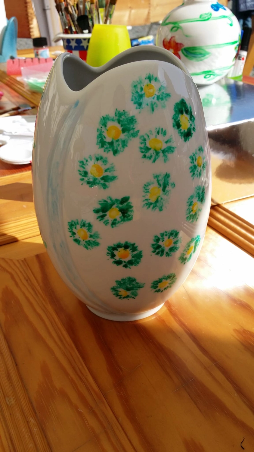 Moments Veranstaltungsagentur -  Vase mit Blumenmuster in Grün