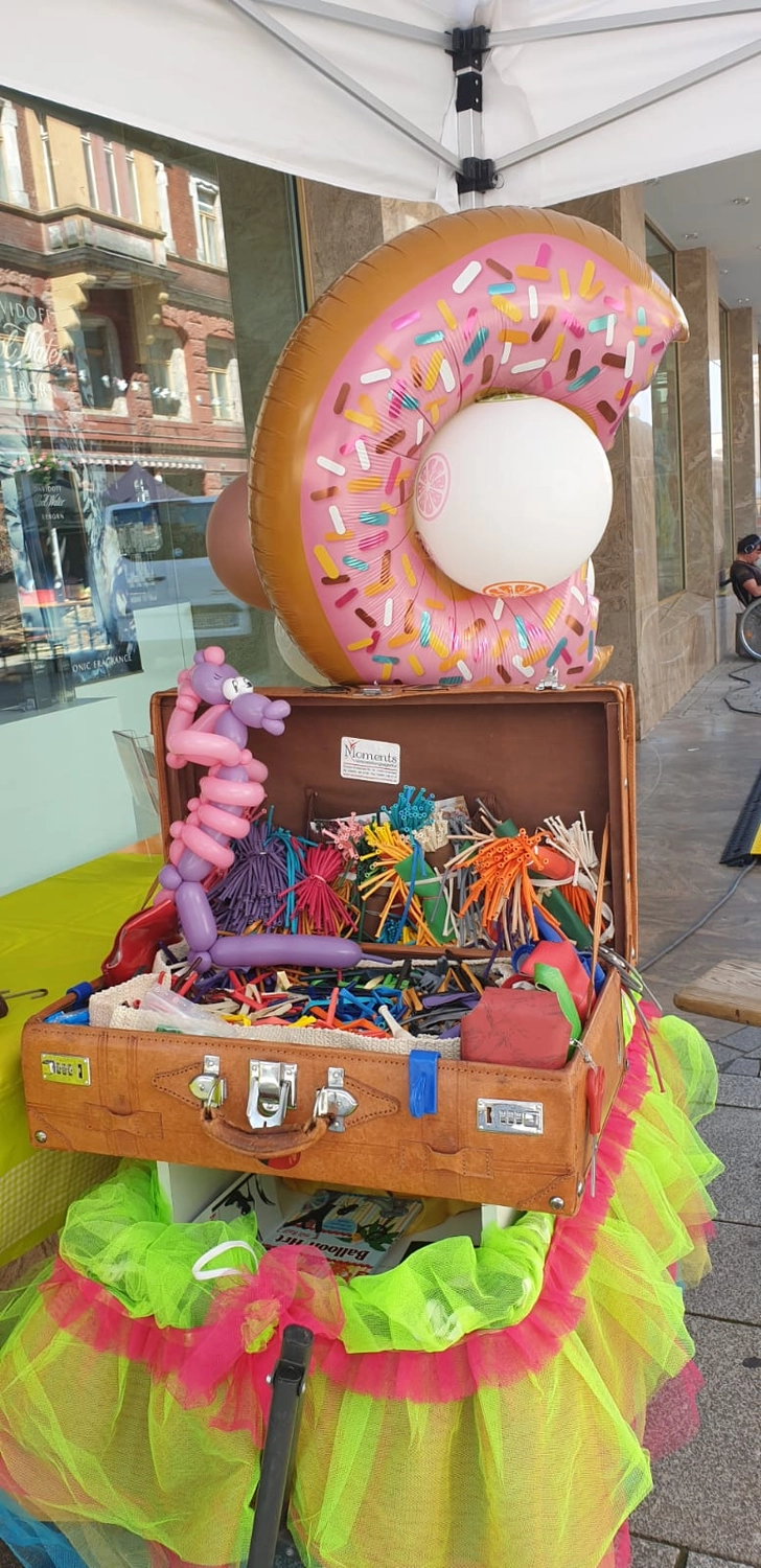 Moments Veranstaltungsagentur - Riesiger Donut aus Luftballons