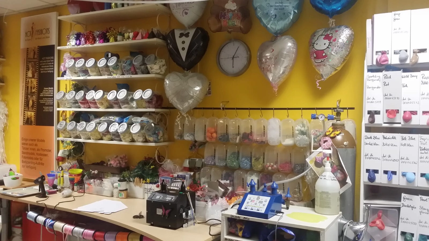 Moments Veranstaltungsagentur -  Wanddeko mit Herzballons
