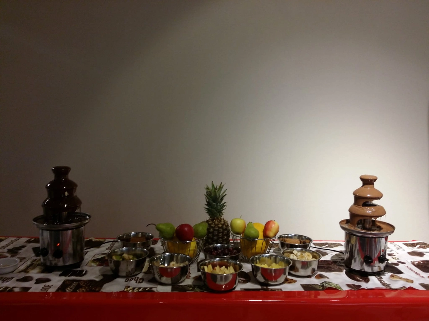 Moments Veranstaltungsagentur - Obst- und Dip-Auswahl am Schokoladentisch
